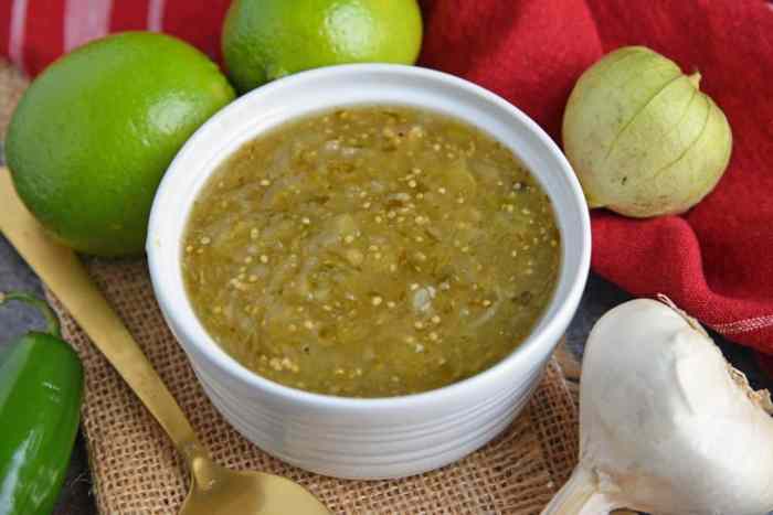 Recipe for tomatillo green sauce