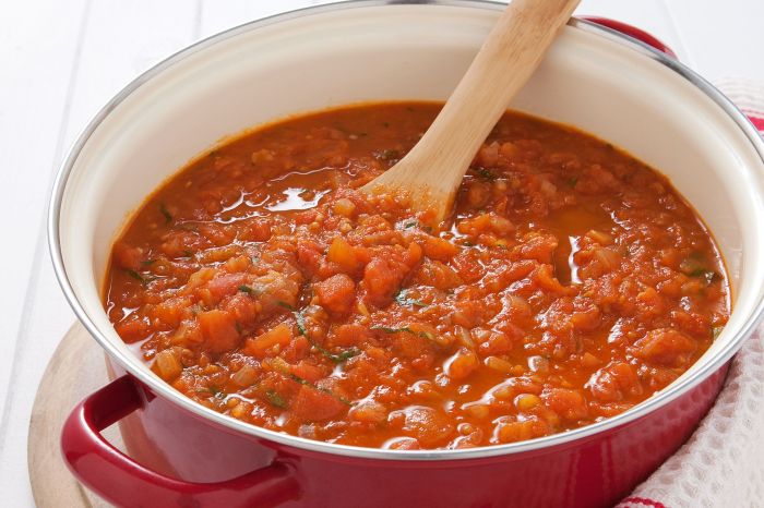 Simple pasta sauce recipe with fresh tomatoes